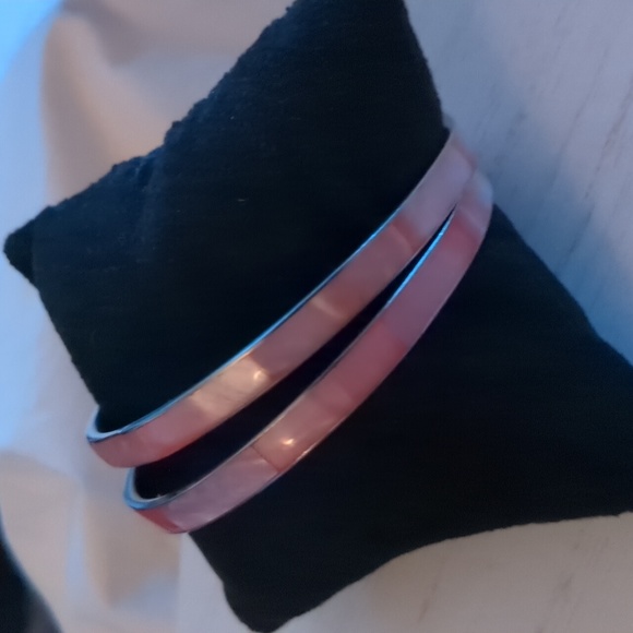 •Pink Mother-of-Pearl Bangle Bracelets - Picture 4 of 6
